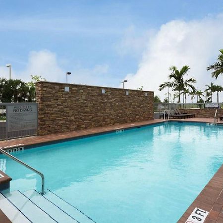 Fairfield Inn & Suites By Marriott Fort Lauderdale Pembroke Pines Exteriör bild